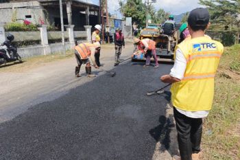 Tim Reaksi Cepat Infrastruktur NTB bergerak, Jalan Kediri-Kuripan diperbaiki