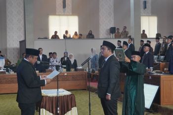 Pelantikan PAW Anggota DPRD, Bupati Dharmasraya harap sinergitas DPRD-Pemerintah semakin kuat