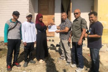Satu dekade tinggal di rumah tak layak, kini keluarga Destimar miliki hunian baru berkat PT Semen Padang