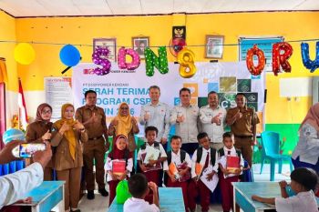 DSSP Power Kendari salurkan bantuan sekolah untuk 65 siswa di Moramo Utara