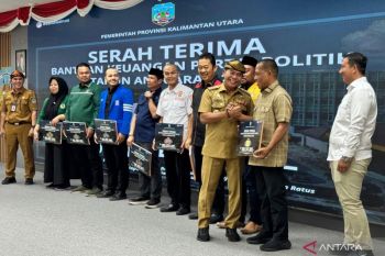 Pemprov Kaltara Serahkan Bankeu Rp2,8 Miliar Untuk 10 Parpol
