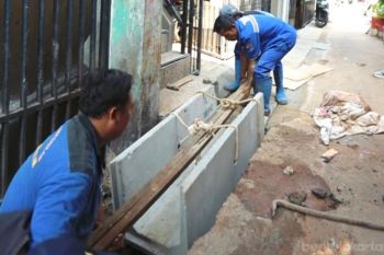 Sudin SDA Jaksel revitalisasi saluran air di Jalan Menteng Atas Dalam