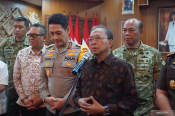 Gubernur Bali minta bendesa perkuat peran adat cegah aksi pengeroyokan