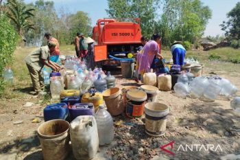 Pemkab Bekasi salurkan 2,78 juta liter air bersih ke warga terdampak kekeringan