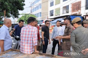 Pemko Pekanbaru aspal jalan Teratai, 450 pedagang diminta pindah ke pasar