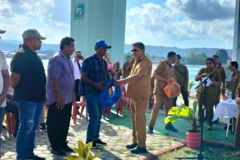 Pemkot Ambon beri bantuan sarana perikanan untuk kelompok nelayan