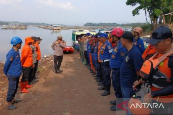 SAR gabungan cari pedagang yang tenggelam di Cirata Cianjur