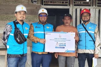 Terangi Mentawai hingga Pelosok, PLN Salurkan Bantuan Pasang Baru Listrik Gratis bagi 22 Keluarga di Mara dan Pagai