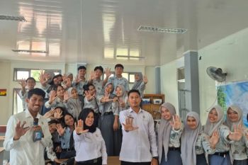 Tingkatkan kesadaran hukum sejak dini, Kemenkum Sulbar edukasi siswa di Mamuju