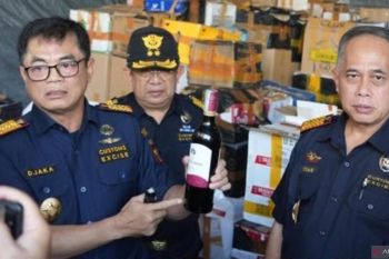 Sindikat miras ilegal di Bali terbongkar! Bea Cukai sita hampir 20 ribu botol