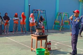 Gulkarmat Jakut & Kep Seribu edukasi kesiapsiagaan kebakaran kepada pelajar