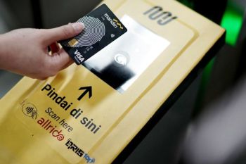 Bank Mandiri terapkan layanan kartu kredit nirsentuh pada layanan perjalanan MRT Jakarta