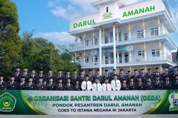 Santri dan pengajar Pesantren Darul Amanah Kendal kunjungan edukasi ke Istana Negara