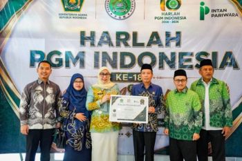 Wali Kota Banjarbaru raih PGM Award 2026 atas kepedulian terhadap guru madrasah
