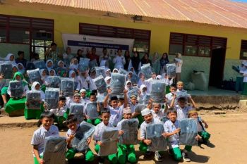YABN - YPKAAR salurkan ribuan paket alat tulis sekolah di Sulawesi Selatan