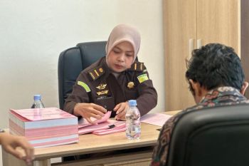 Kejari terima dua tersangka gratifikasi proyek pakan di Sigi
