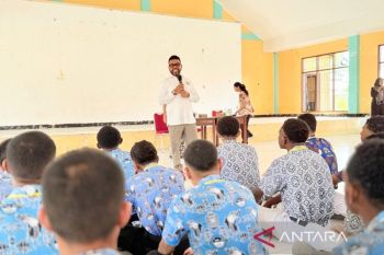 DPD RI bekali pelajar SMA di Manokwari cegah krisis integritas
