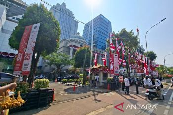 Aparat bersiaga depan gedung MK jelang aksi kawal putusan anggaran MBG