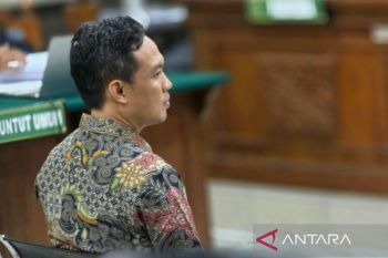 Bupati Cilacap didakwa memeras kepala OPD untuk kebutuhan THR