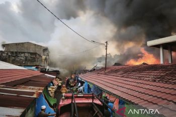 BPBD turunkan 15 unit damkar padamkan kebakaran Pasar Sepinggan