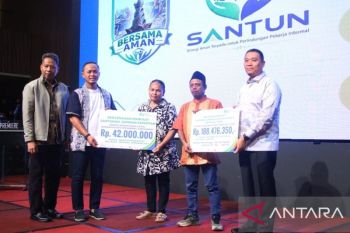 Momen keakraban Harkopnas, Wako-Wawako Pekanbaru serahkan santunan ratusan juta rupiah