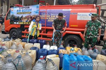 Kodim Temanggung menyalurkan bantuan air bagi warga terdampak kekeringan