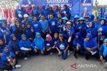 Demokrat Kota Madiun bersihkan TPU Kanigoro dukung Indonesia ASRI