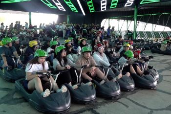 Sensasi meluncur di lintasan luge Puncak Bogor yang berkelok