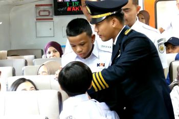 Daop 6 Yogyakarta ajak anak-anak rasakan serunya jadi petugas stasiun