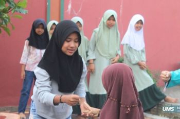PPK Ormawa IMM Al-Ghozali UMS kenalkan permainan tradisional kepada anak TPA Gumukrejo