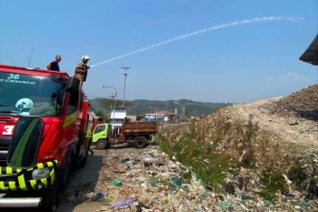 Dinas Lingkungan Hidup Kota Semarang gandeng Damkar cegah kebakaran TPA Jatibarang