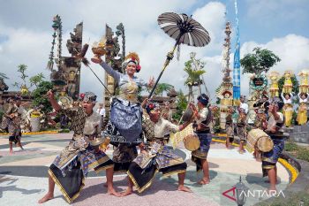Balaganjur performance during Hindu holy day in Bali