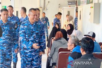 Lanud Sjamsudin Noor bakti sosial kesehatan dan pasar murah di Hari Bakti TNI AU