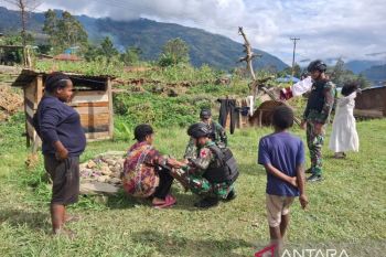 Yonif 511/DY layani cek kesehatan gratis bagi warga Karubaga Tolikara