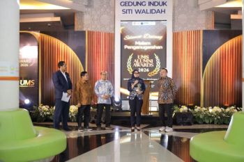 Membangun negeri, UMS berikan penghargaan kepada para alumni