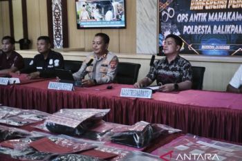 Polresta Balikpapan tangkap dua perempuan bawa 1.041 gram sabu