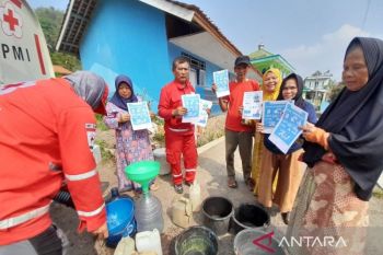 PMI Cianjur salurkan air bersih untuk 1.322 kepala keluarga