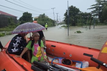 BPBD Padang evakuasi warga dari lokasi banjir