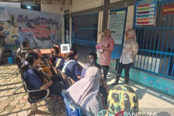 LP PerempuanPalembang beri makanan tambahan bagi warga binaan rentan