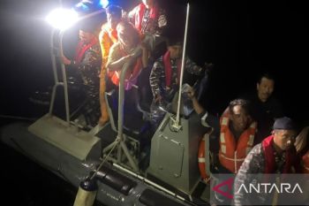 Indonesian Navy deploys warships, aircraft in ferry fire rescue