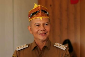 Bupati Gumas ajak masyarakat kibarkan bendera merah putih sepanjang Agustus 2026