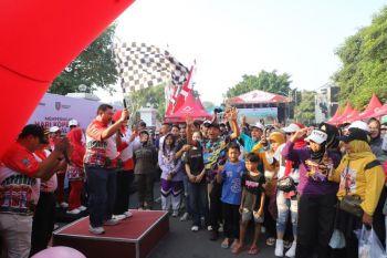 Ribuan warga meriahkan jalan sehat hingga Mobile Legends di Jombang