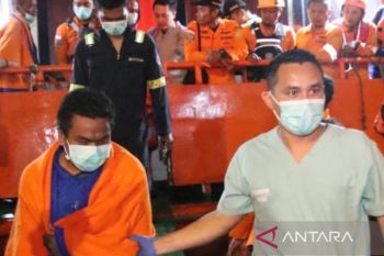 Nelayan Ambunten bantu evakuasi korban kebakaran KMP Mutiara Sentosa 2