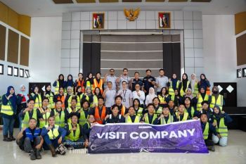 Mahasiswa Universitas Sriwijaya intip proses penambangan PT Timah