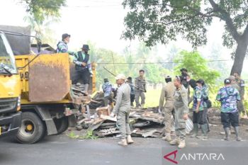 Kabupaten Cianjur tertibkan 216 bangunan liar di Jalan Raya Bandung