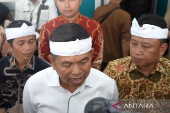 Gubernur Jabar imbau pekerja pindah daerah, sikapi PHK di industri garmen Cimahi