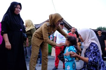 Astrid Widayani serahkan bantuan pribadi untuk korban kebakaran Aspol Panularan