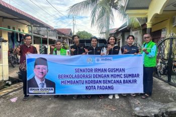 Gerak Cepat Tim Irman Gusman Center dan MDMC Sumbar Salurkan Bantuan bagi Korban Banjir di Padang
