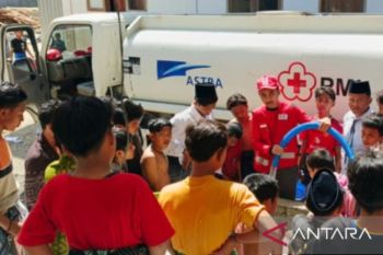 Bantuan air bersih di Pamekasan mulai menyasar pondok pesantren