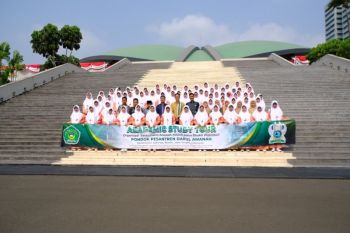 Santri&nbsp;Darul Amanah&nbsp;lakukan kunjungan edukatif ke&nbsp;gedung DPR&nbsp;MPR